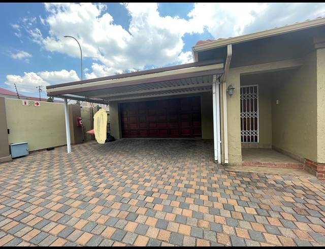 3 BEDROOM HOUSE FOR SALE IN PARKHILL GARDENS